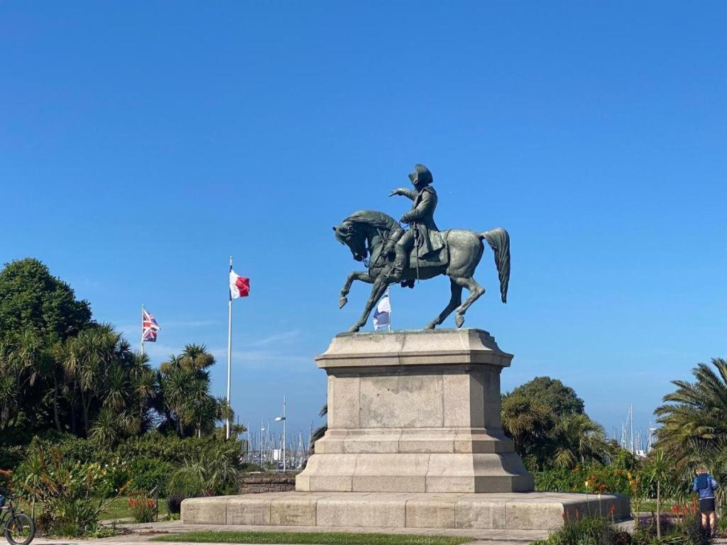 Le Hublot - Meuble Tourisme Classe 3 Etoiles Cherbourg-en-Cotentin Eksteriør billede